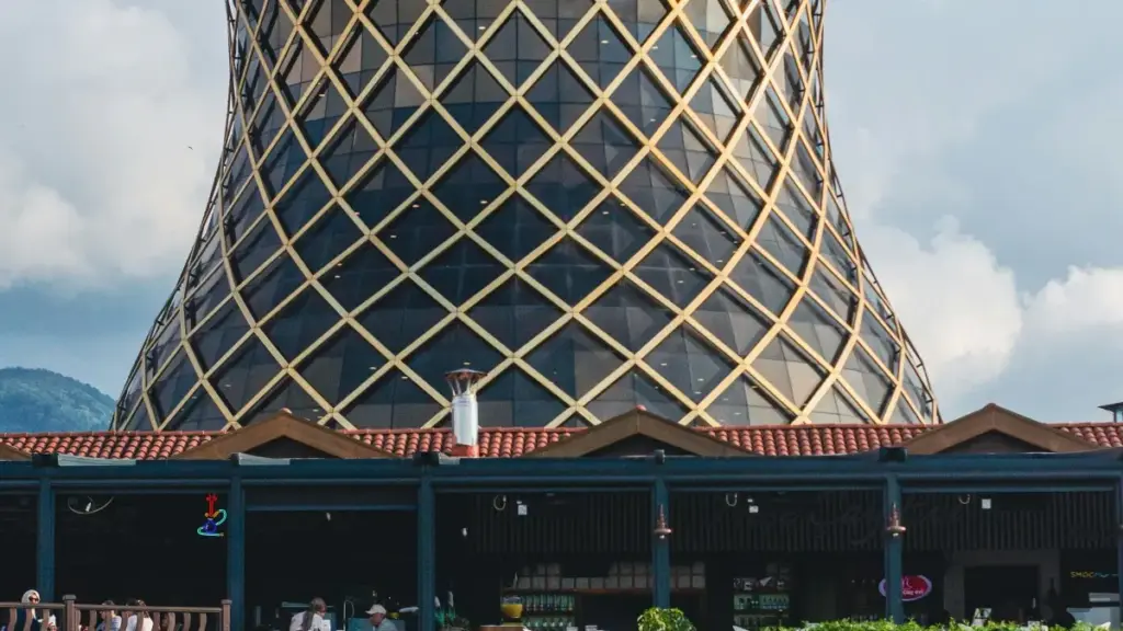 Practical guide for Zimbabwe advertisers to find Ukraine-based Rumble creators, vet talent, localise messaging and run compliant campaigns in 2025.