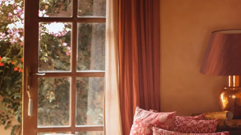 Practical guide for Zimbabwe creators on how to contact India brands on ShareChat to pitch affiliate promos, with step‑by‑step outreach templates, platform tips and market context.