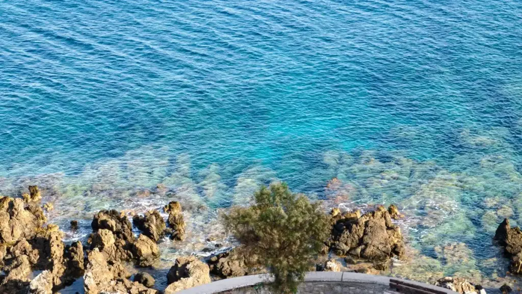 Practical, street‑smart playbook for Zimbabwean creators to contact Lebanon brands on Viber and land cross‑promo deals — workflows, message templates, local tips.