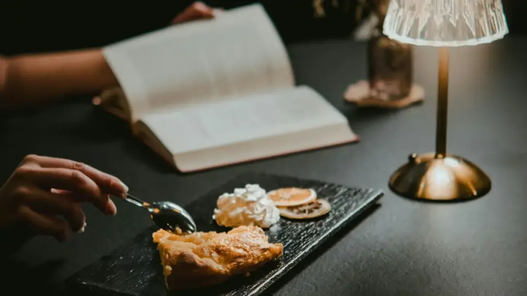 Practical guide for Zimbabwean advertisers to locate and commission Chilean Discord creators for visual product reviews — step-by-step tactics, outreach scripts, pricing cues and platform checklist.