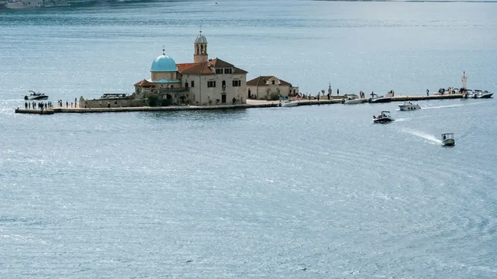 Practical guide for Zimbabwe advertisers to find Iceland-based Douyin creators, use creator partnerships, and boost product visibility with localised tactics and platform tools.