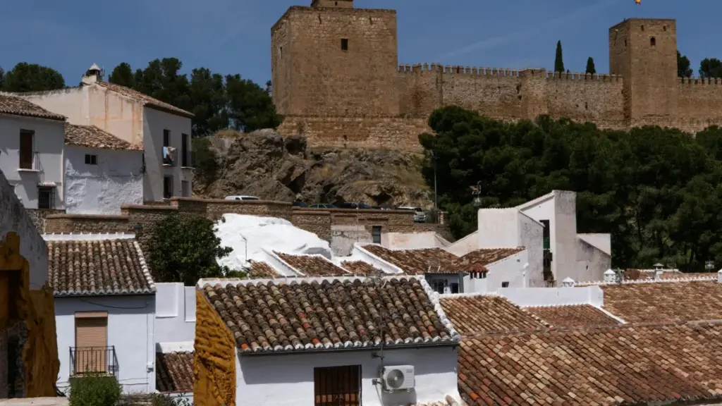 Practical guide for Zimbabwe creators on contacting French beauty brands via Apple Music, plus outreach scripts, growth tactics and privacy tips.