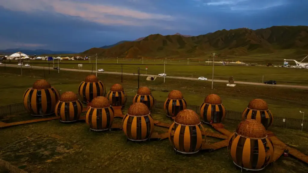 Practical guide for Zimbabwe creators on pitching Ethiopian brands via Hulu placements and styling partnerships — outreach steps, platform tactics, and local tips.