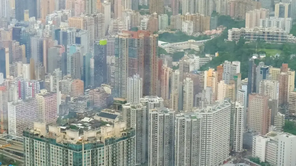 Practical guide for Zimbabwe advertisers to discover Egypt-based Snapchat creators and boost clean beauty visibility using local tactics, platform tools, and creator-commerce lessons.