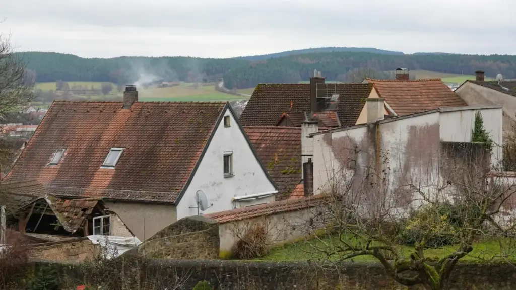 Practical playbook for Zimbabwean creators on finding, pitching and co-creating exclusive product bundles with Iran brands via Douyin — tactics, platform notes, risks.