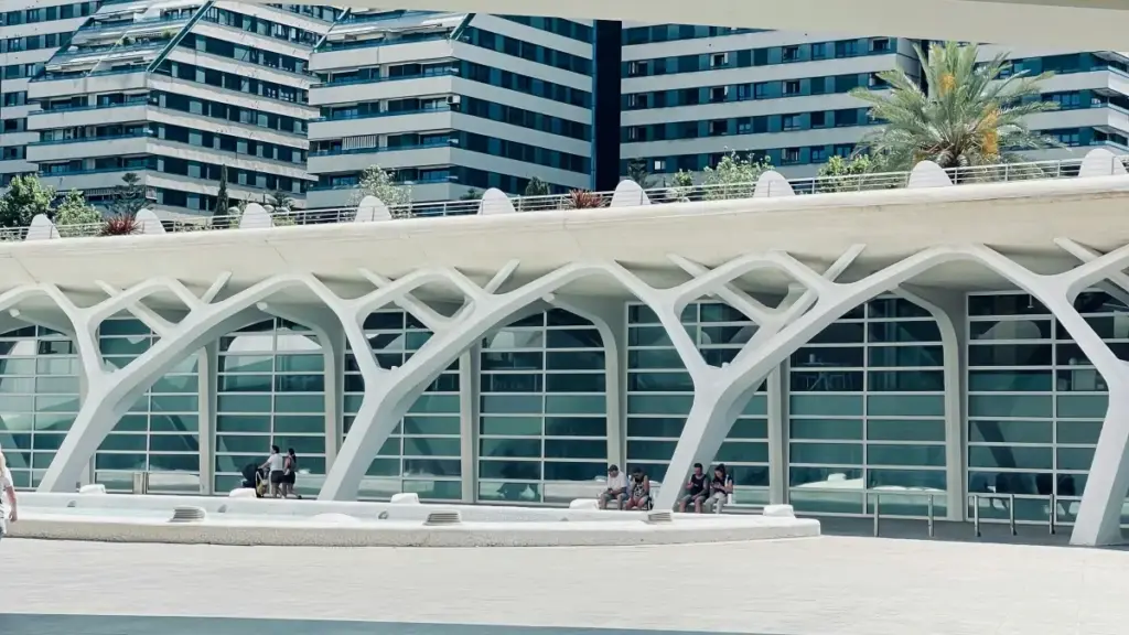 Practical guide for Zimbabwean creators on finding and pitching Iraq brands on Threads to join music trend collabs — tactics, outreach scripts, and localised tips.