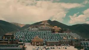 Practical playbook for Zimbabwe creators who want to pitch Swiss brands on Twitch and lock in flat‑fee deals — outreach, negotiation and local tips.