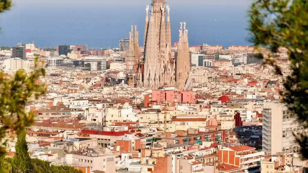 Practical guide for Zimbabwe advertisers to find Thailand Douyin creators to promote local tours — step-by-step sourcing, outreach scripts, budget guides and risk checks.