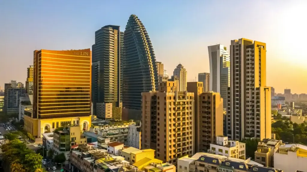 A practical guide for Zimbabwean advertisers on finding Norway-based Takatak creators, picking seasonal angles, and running smarter creator deals.