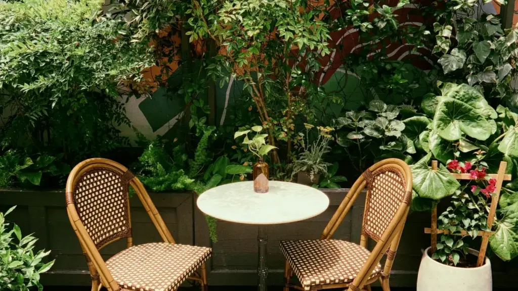 Nzira dzekusvika kuQatar Etsy brands, kuvaka trust, uye kugadzira follow-up content inobata fans pasina kuve spammy.