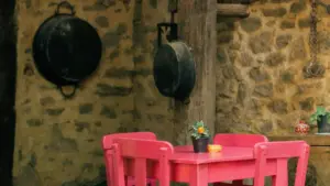 A practical playbook for reaching Russia-facing brands on Clubhouse, pitching game-key giveaways, and turning rooms into real brand deals.